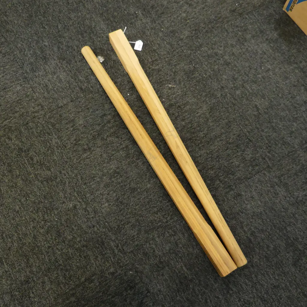 2 WOODEN TABLE LEGS L.830mm Image 1++