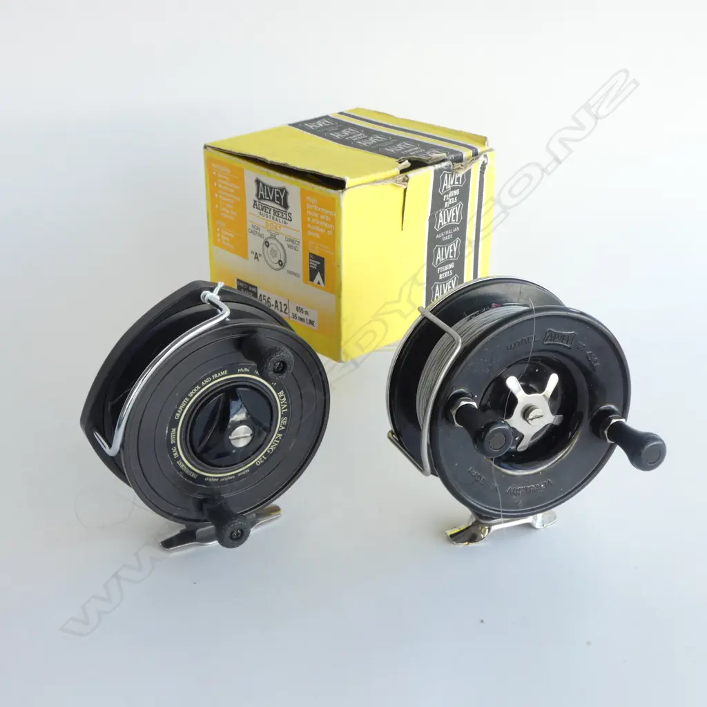 VINTAGE KILWELL FISHING ROD + TWO VINTAGE REELS Image 1++
