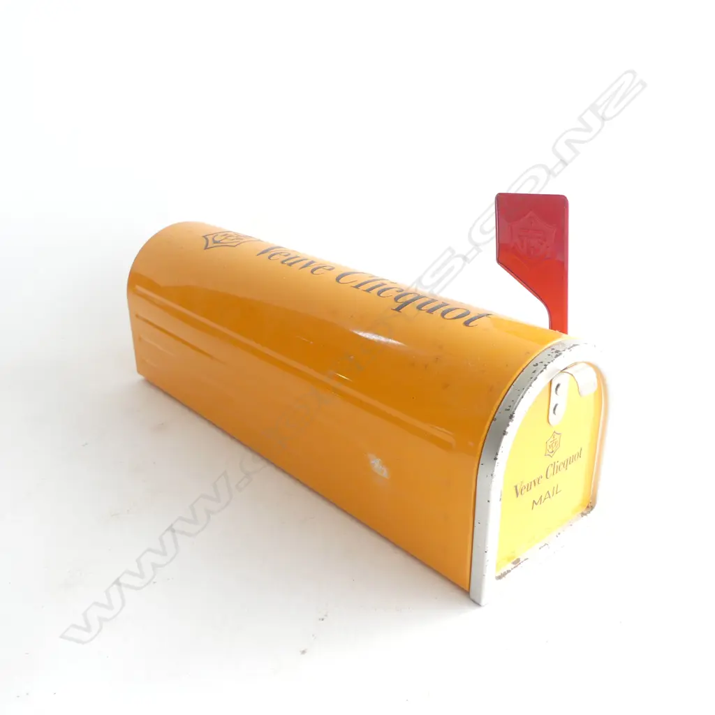 VEUVE CLICQUOT LETTER BOX L.345mm Image 1++