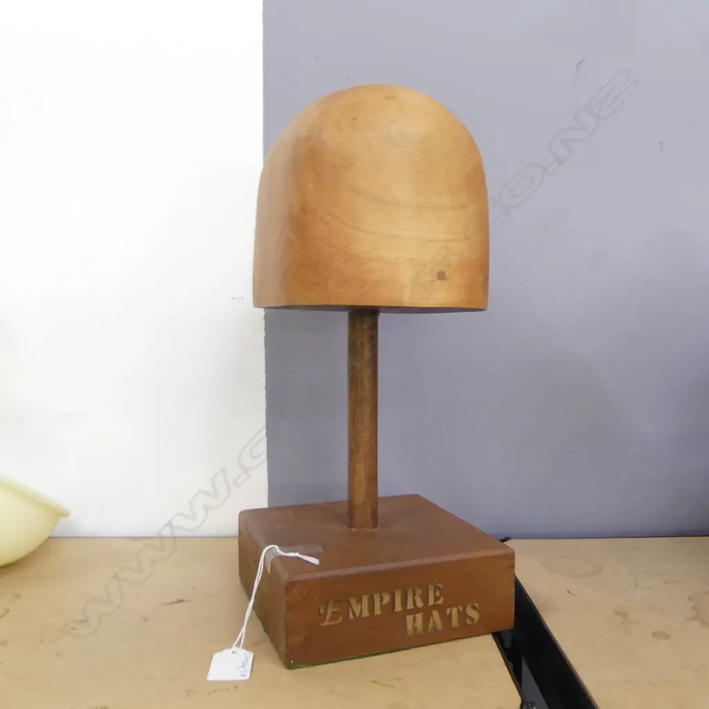 VINTAGE WOODEN HATBLOCK Image 1++