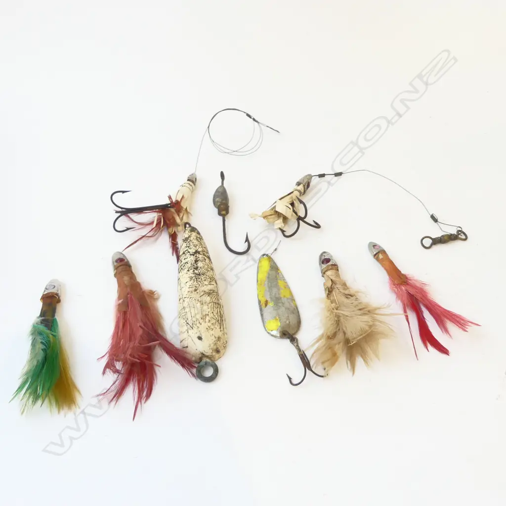 NINE VINTAGE FISHING LURES Image 1++