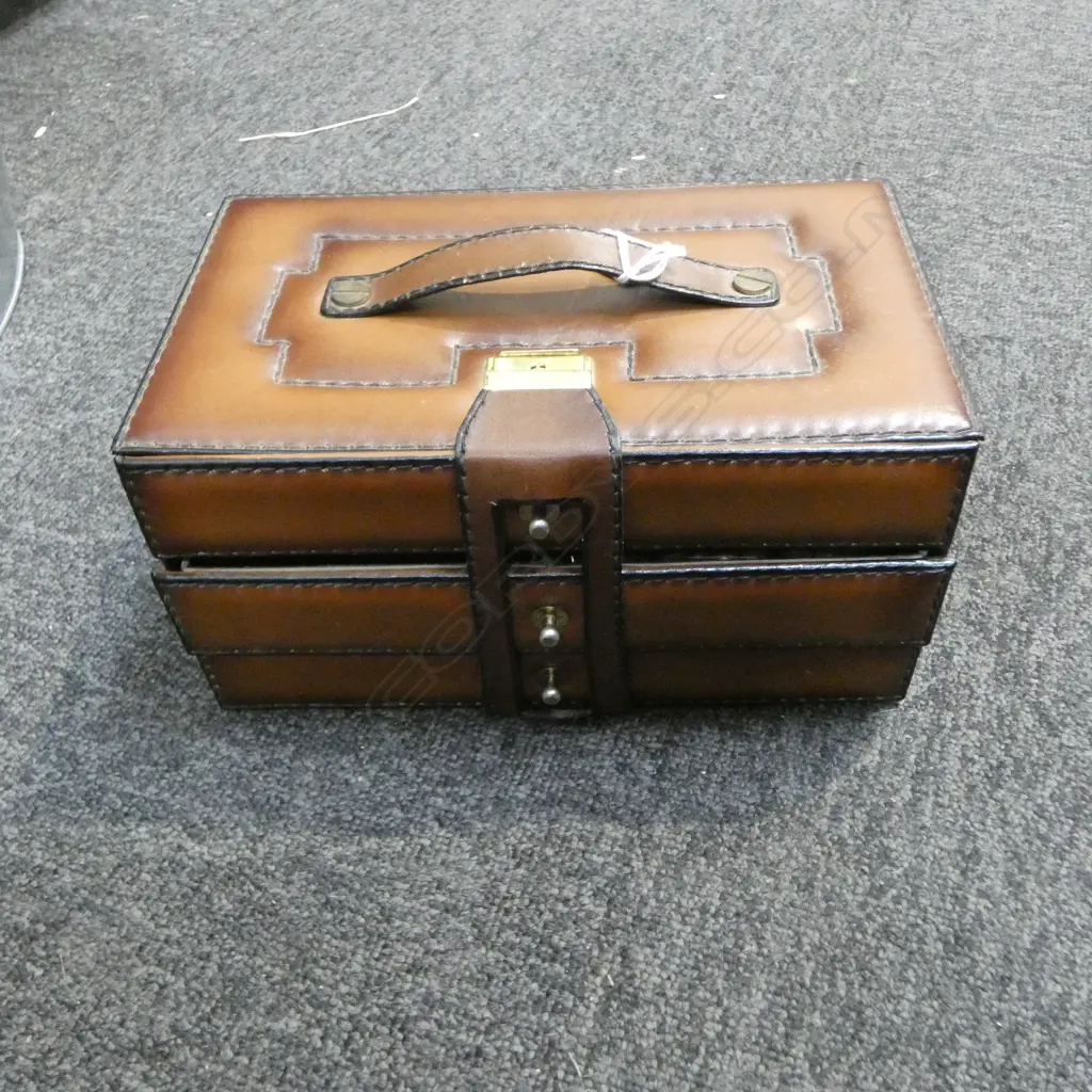 LEATHER JEWELLERY BOX & CONTENTS WIND STONES COSTUME JEWELLERY ETC Image 1++