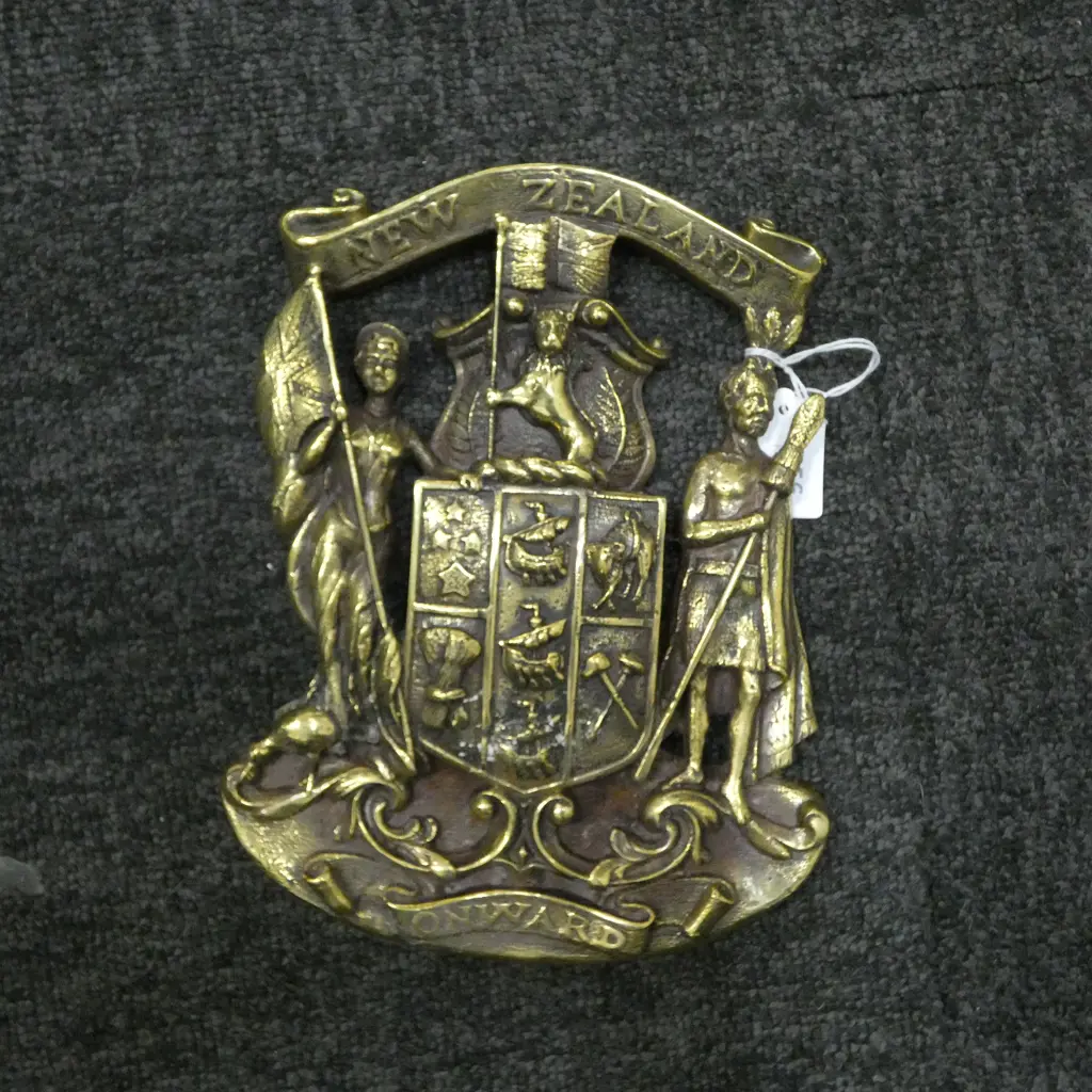 BRONZE 'NEW ZEALAND ONWARDS' COAT OF ARMS CREST H.225mm Image 1++