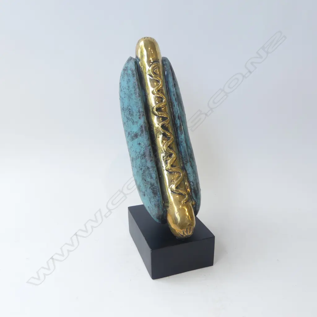 BRONZE HOT DOG ON STAND SIGNED BRUNO C. H.340mm Image 1++