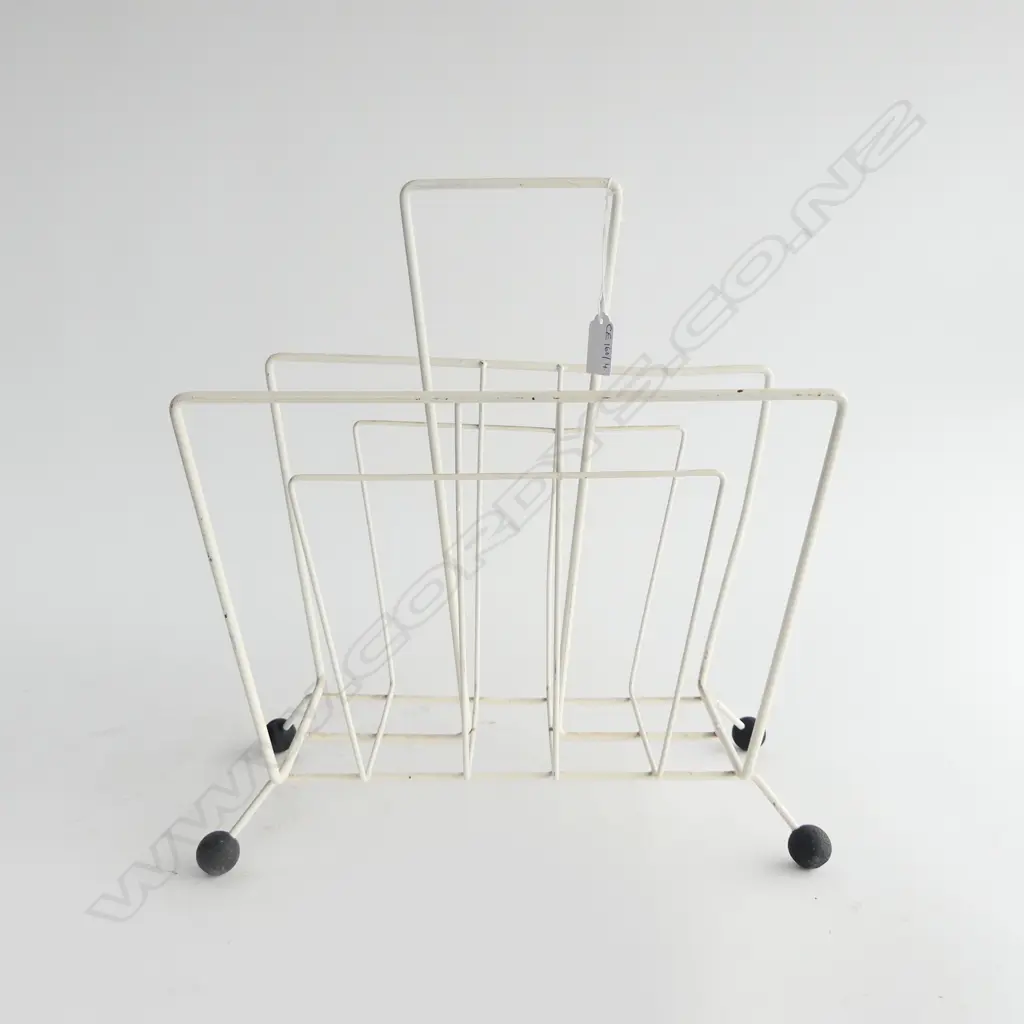 VINTAGE WHITE METAL WIRE MAGAZINE RACK H.395mm Image 1++