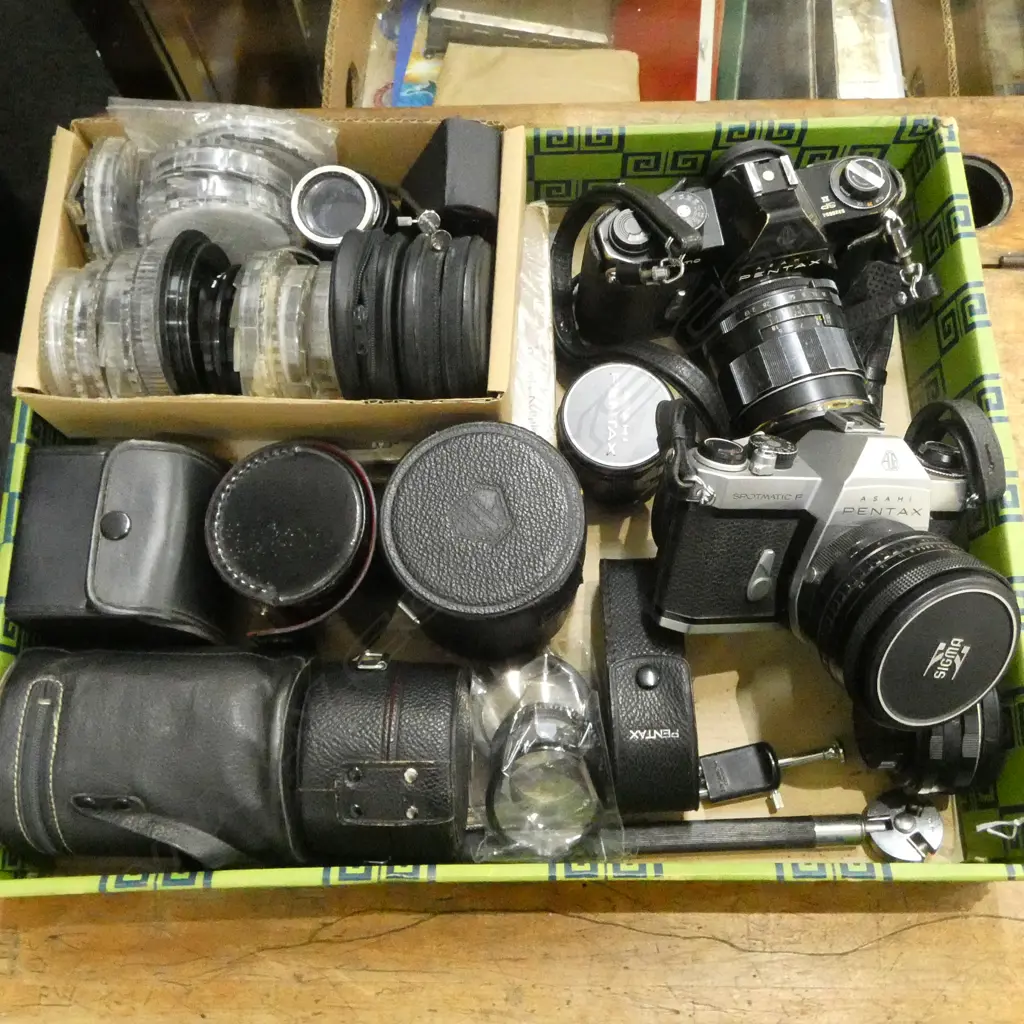 TRAY LOT CAMERA COLLECTION PENTAX ASAHI AUTOMATICA & SPOTMATIC BOOK & LENSES Image 1++