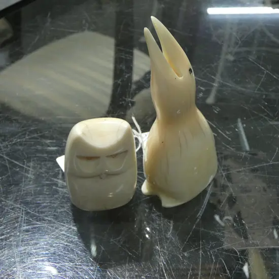 2 MARINE IVORY CARVED BIRDS OWL H60MM PENGUIN H100MM