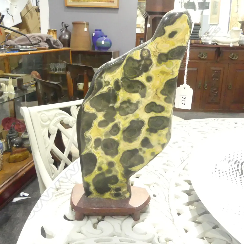 POLISHED STONE ON STAND H.315mm Image 1++