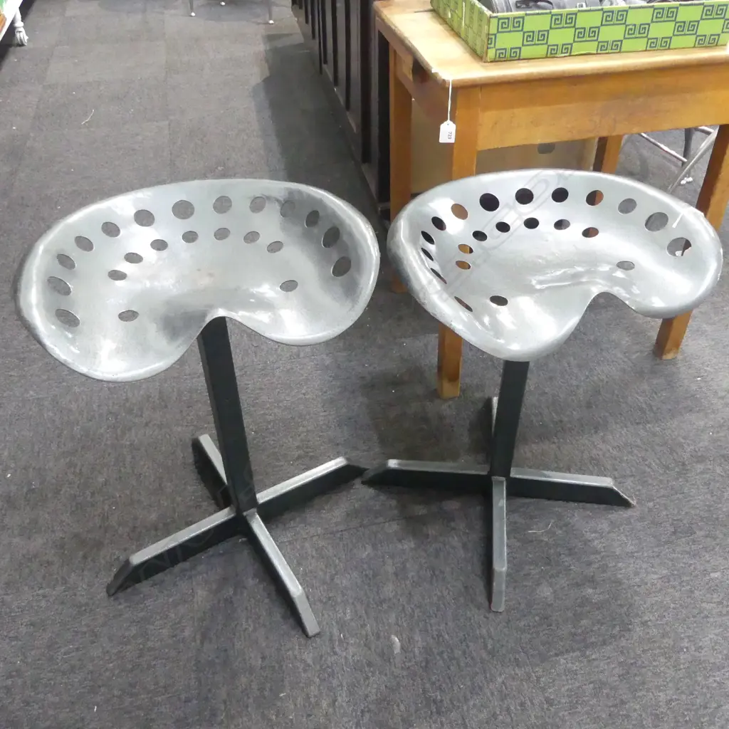PR OF TRACTOR SEAT STOOLS H570MM Image 1++