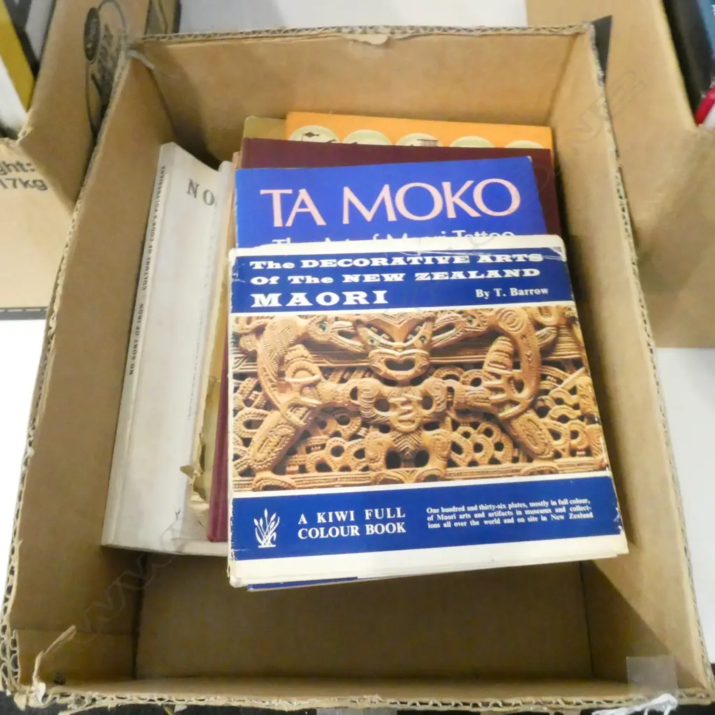 COLLECTION OF 9 MAORI & PACIFIC REF BOOKS TA MOKO BY D SIMMONS ETC Image 1++