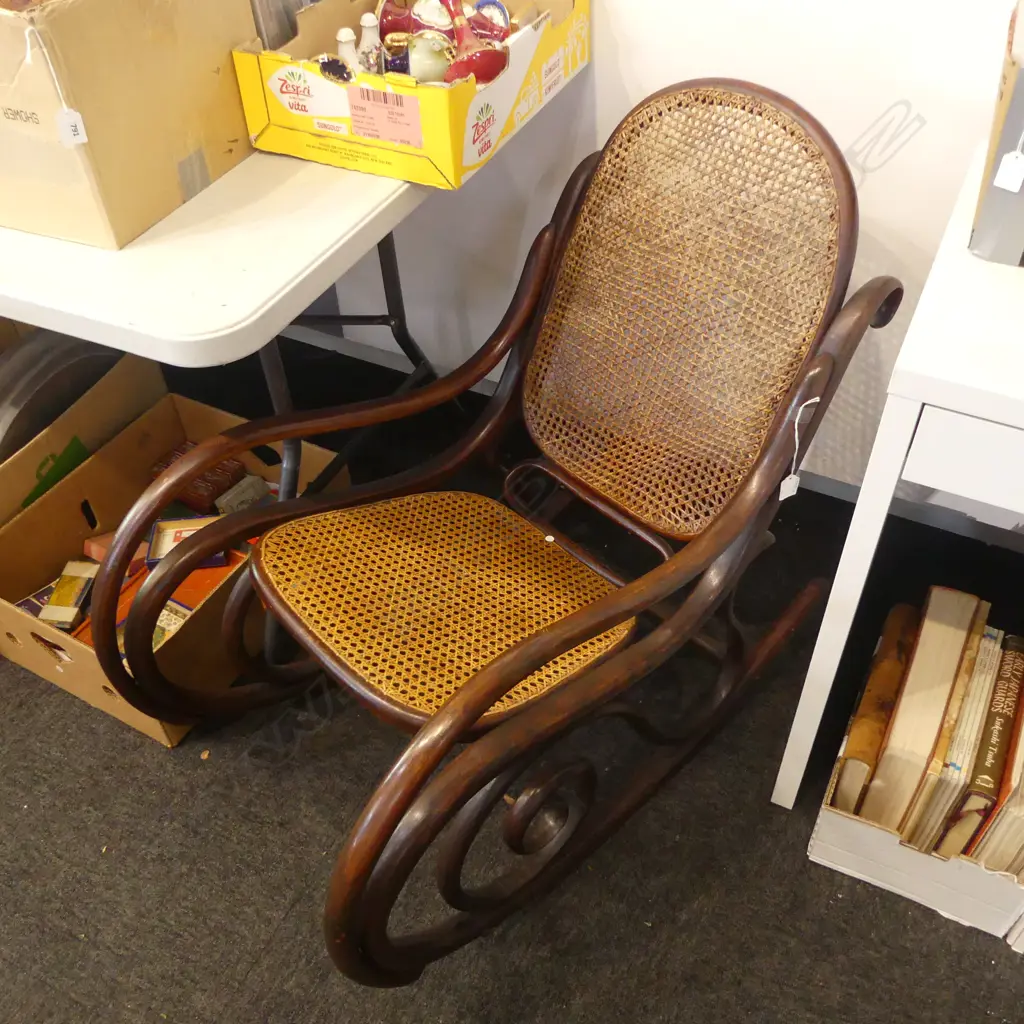 THONET BENTWOOD ROCKING CHAIR 520x1060x1020mm Image 1++