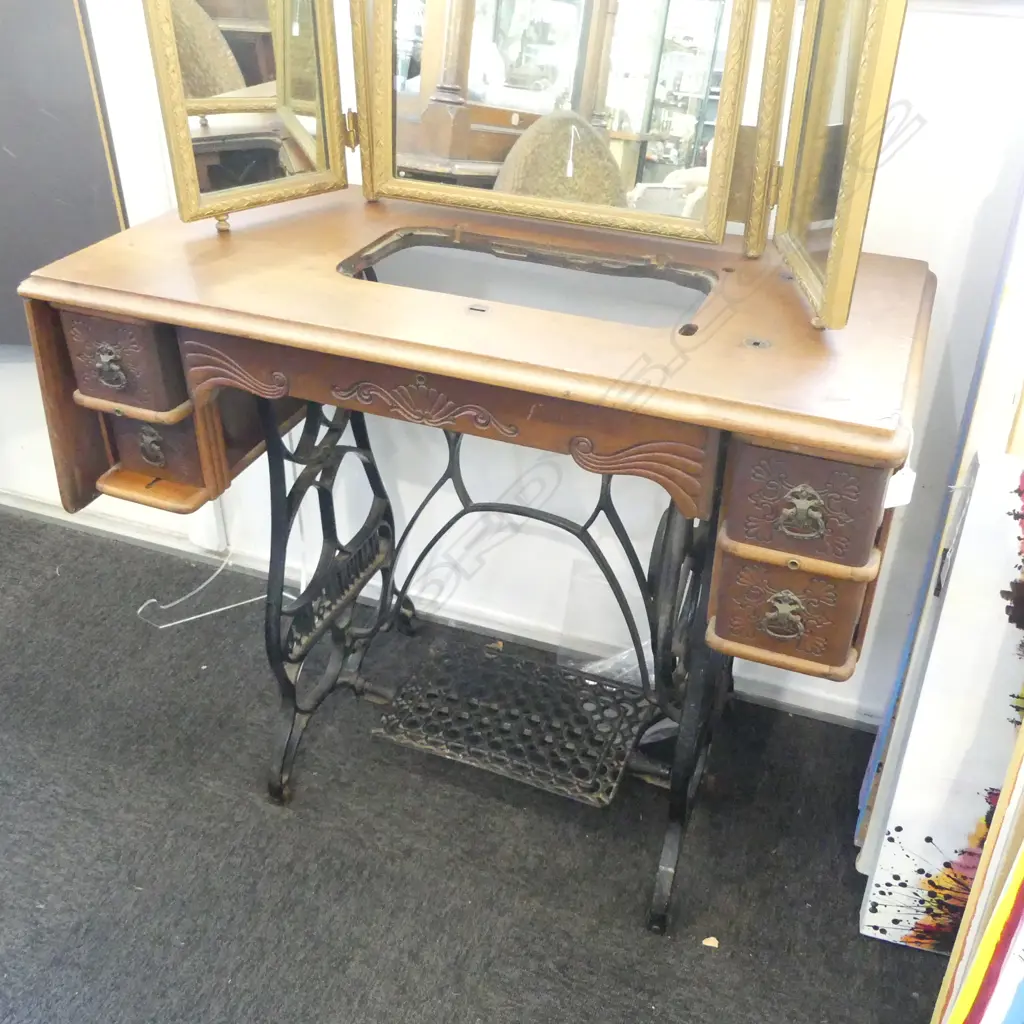 OLD SINGER SEWING MACHINE TREADLE 880 X 430 X 740mm Image 1++