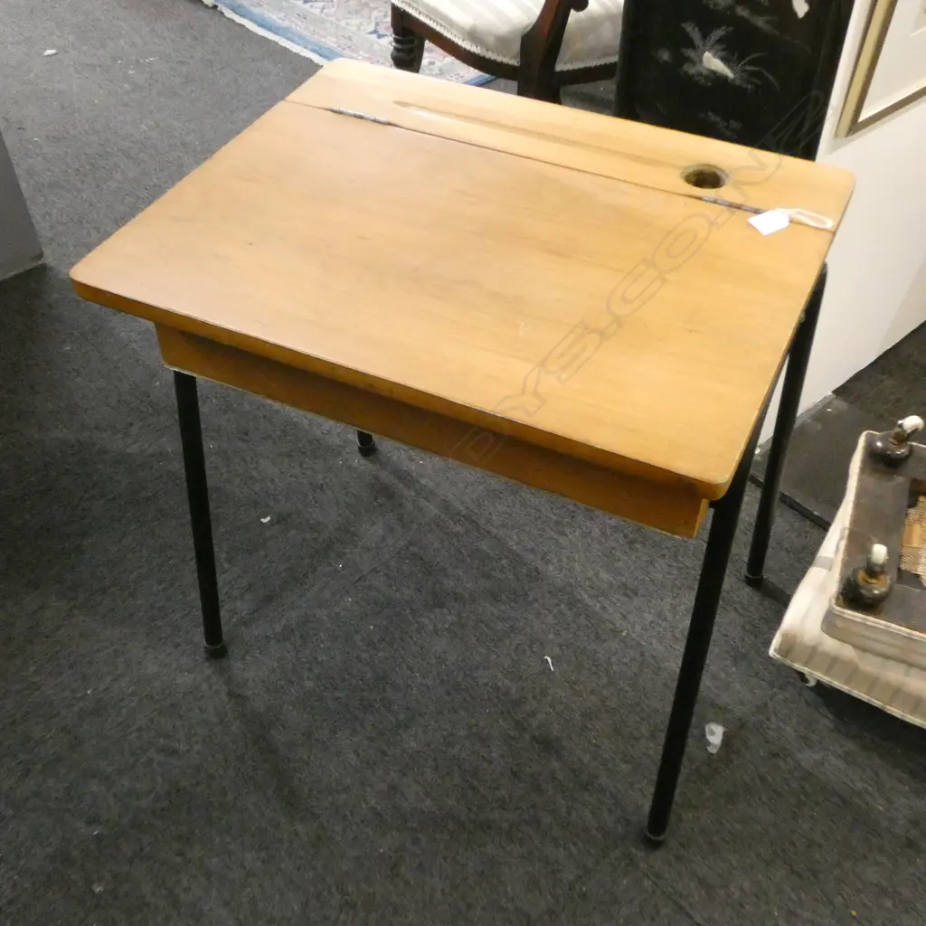 VINTAGE KAURI SCHOOL DESK w. HINGED TOP 600x580x640mm Image 1++