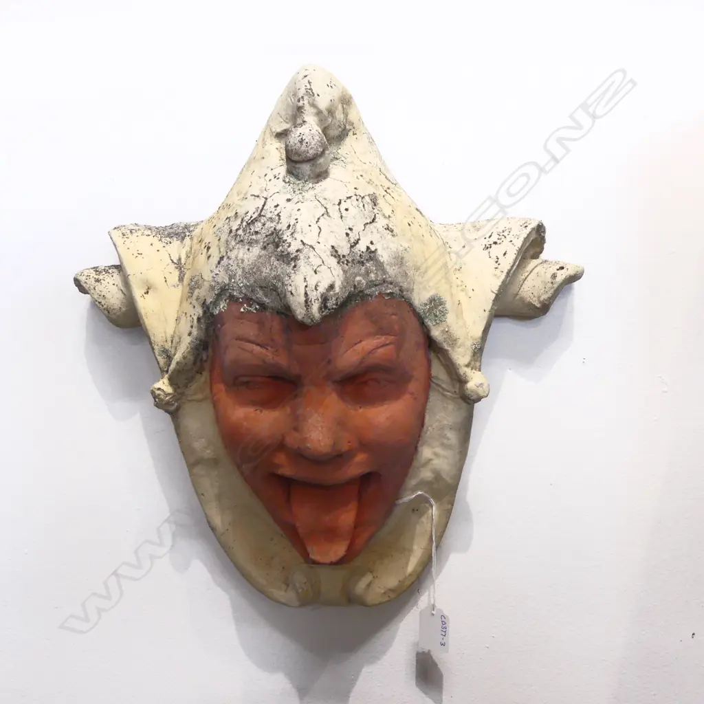 WALL MOUNTED JESTER FACE  Image 1++