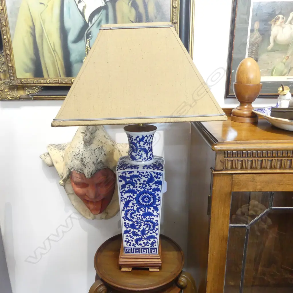 ORIENTAL B/W TABLE LAMP Image 1++