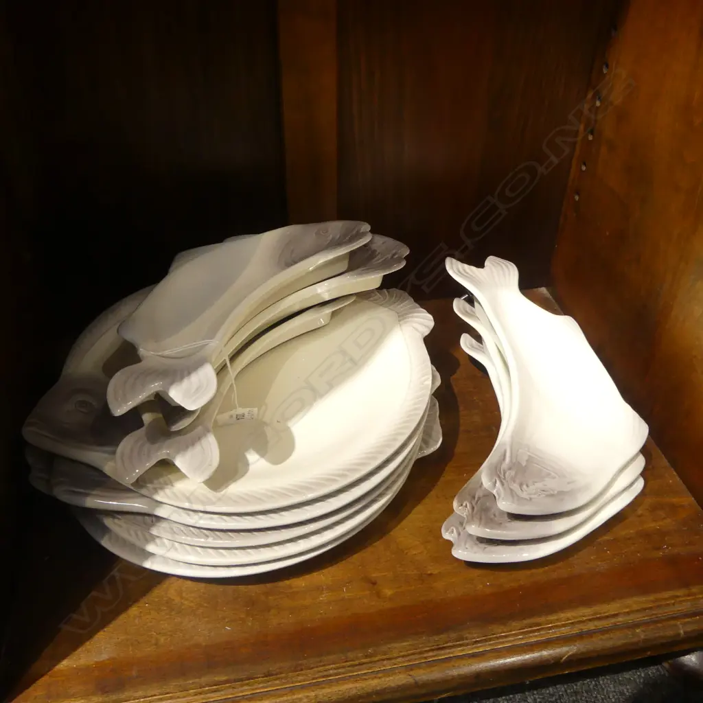 ELEVEN WEST GERMAN FISH DISHES/PLATES Image 1++