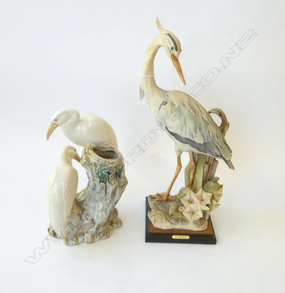 2 CRANE BIRD ORNAMENTS; CERAMIC VASE, ITALIAN RESIN H.385mm Image 1++