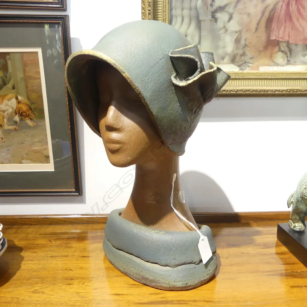 ZENKALI AUSTRALIA POTTERY BUST LADY IN CLOCHE HAT H.340mm HAT REPAIRED Image 1++