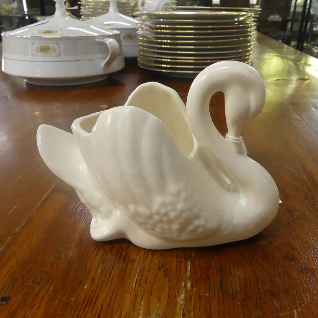 SMALL CROWN LYNN WHITE SWAN H.100mm Image 1++