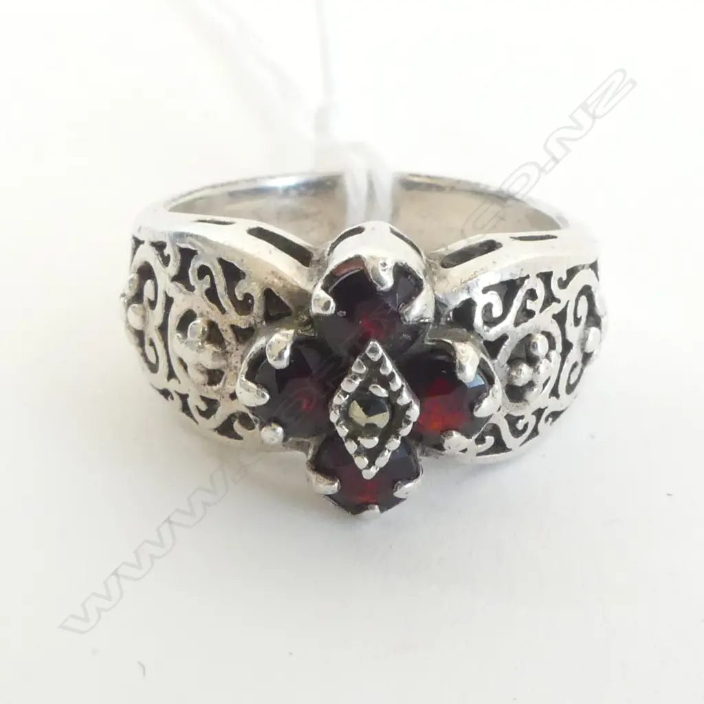 VINTAGE GARNET AND SILVER RING sturdy top with pierced scrolls SIZE P Image 1++