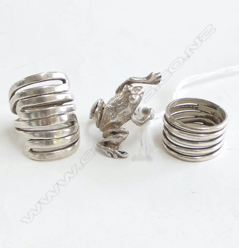 3 925 SILVER RINGS, 22grms INCL. FROG RING Image 1++