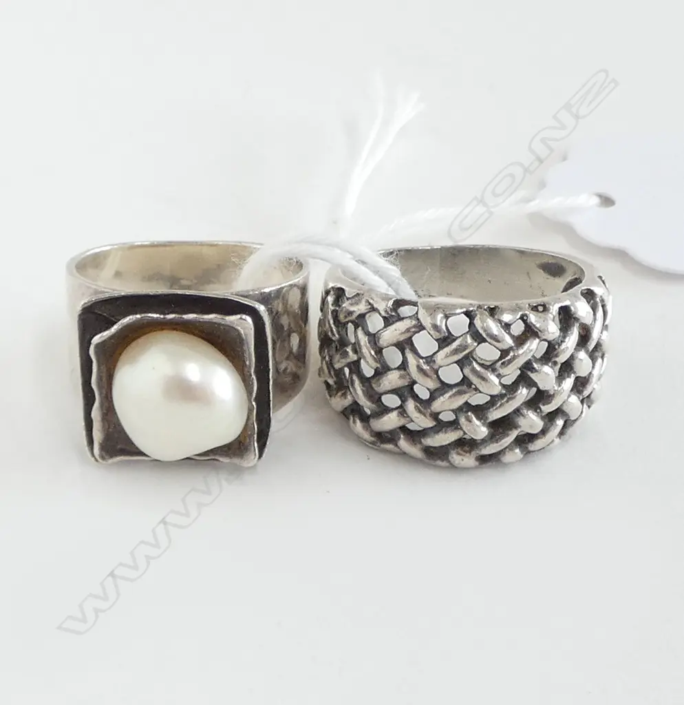 2 SILVER RINGS, PEARL SIZE J? & LATTICE size Q, 14.4grms Image 1++