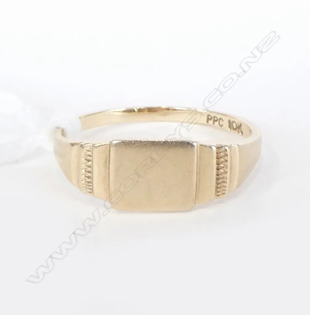 10ct GOLD CHILDS SIGNET RING, 1.0grm size H Image 1++