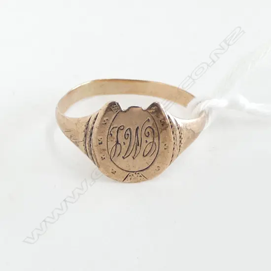 VINTAGE 9ct GOLD horse shoe SIGNET RING 1.34gms SIZE O