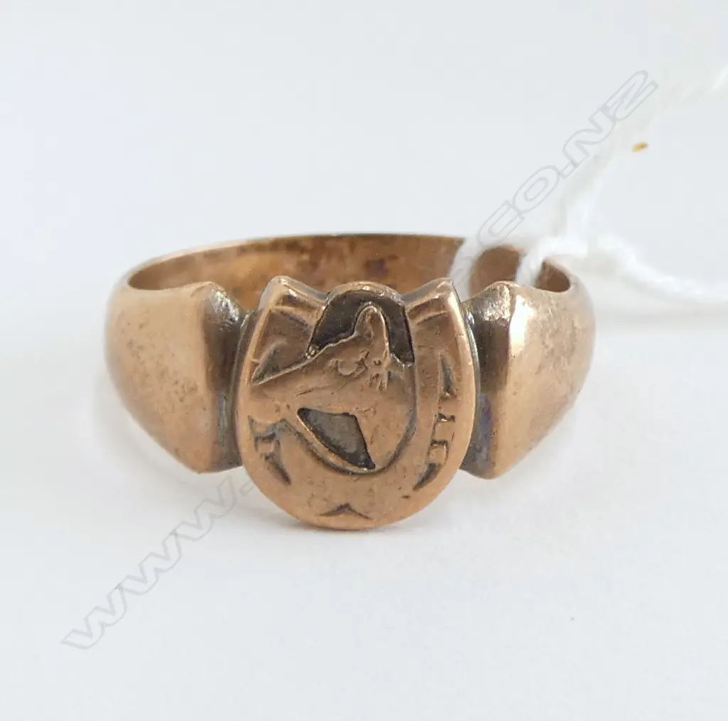 VINTAGE 9CT GOLD horse shoe/head SIGNET RING 5.35gms SIZE S Image 1++