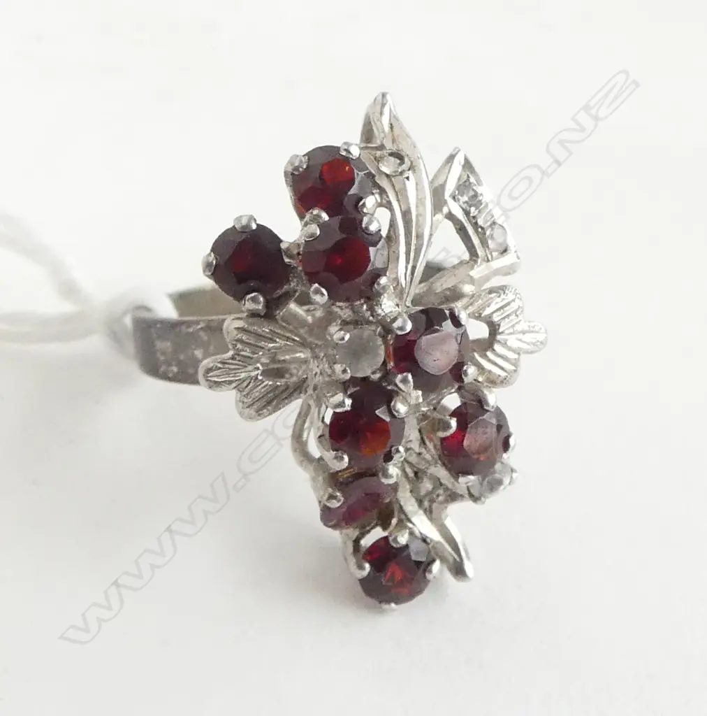 STERLING SILVER, GARNET AND ZIRCONIA CLUSTER RING size L1/2 Image 1++