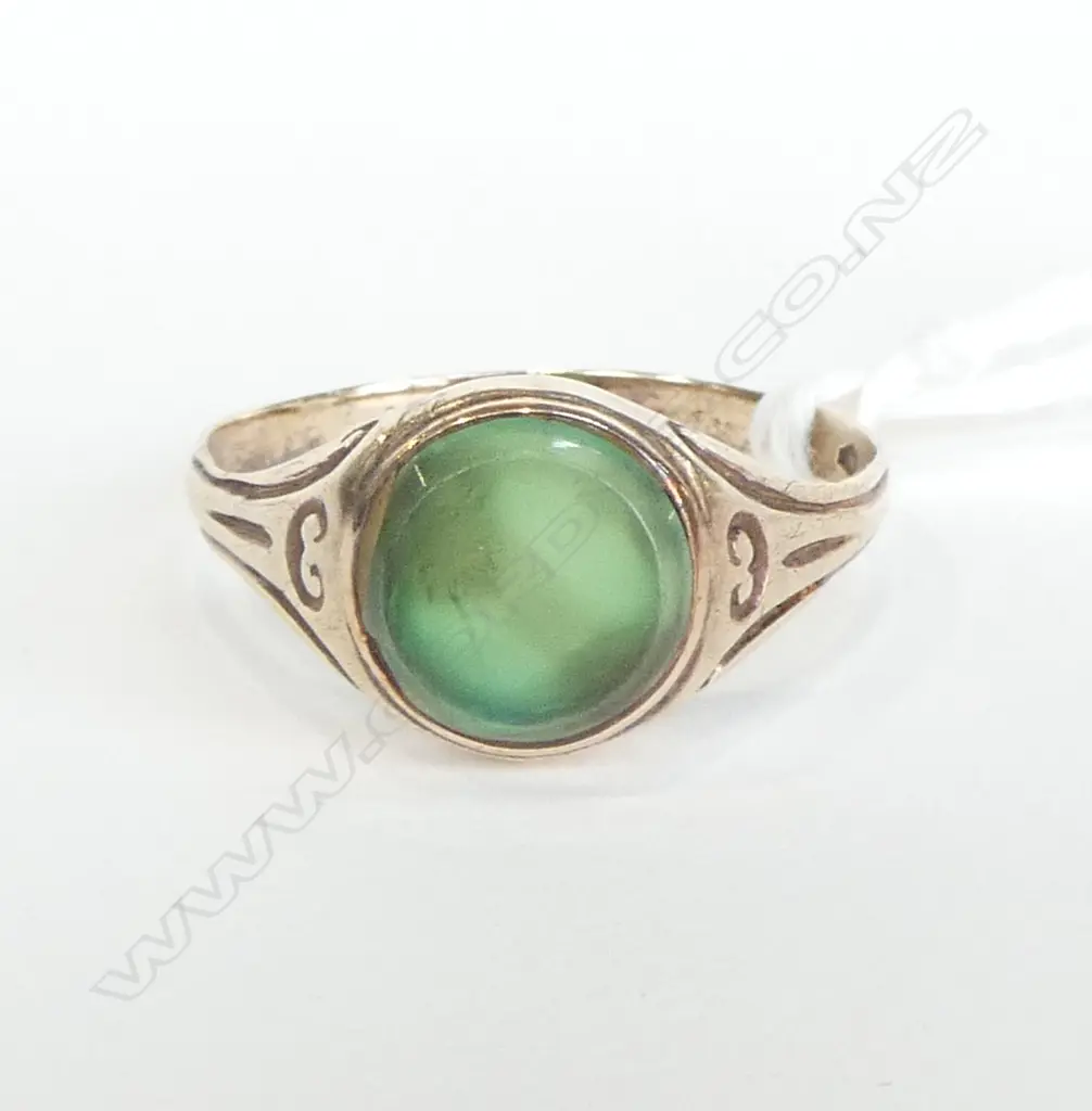 9CT? GOLD + GREEN COLOURED STONE RING; SIZE X 3.5gm STONE SHOWING WEAR size X Image 1++