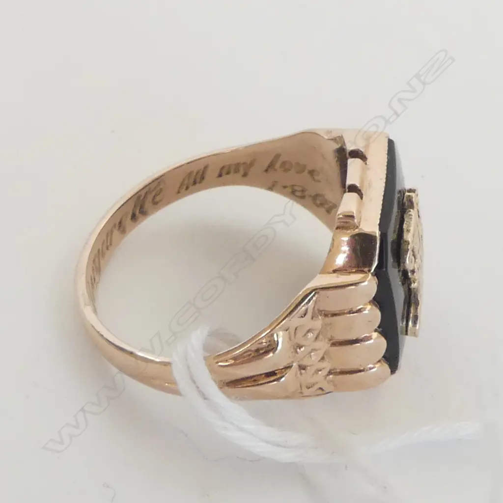 9ct ROSE GOLD BLACK ONYX SIGNET RING gold 'K' set to onyx. 5.28gms.  SIZE SEngraved presentation to interior band Image 1++