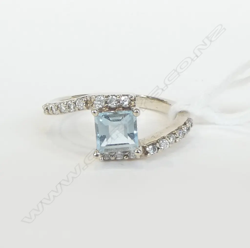14CT WG AQUAMARINE  & DIAMOND DRESS RING, 2.9grms SIZE L Image 1++