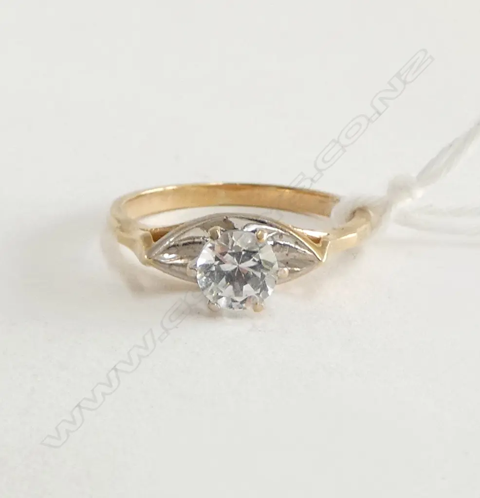 9CT CLEAR STONE RING, 2.3grms size M1/2 Image 1++