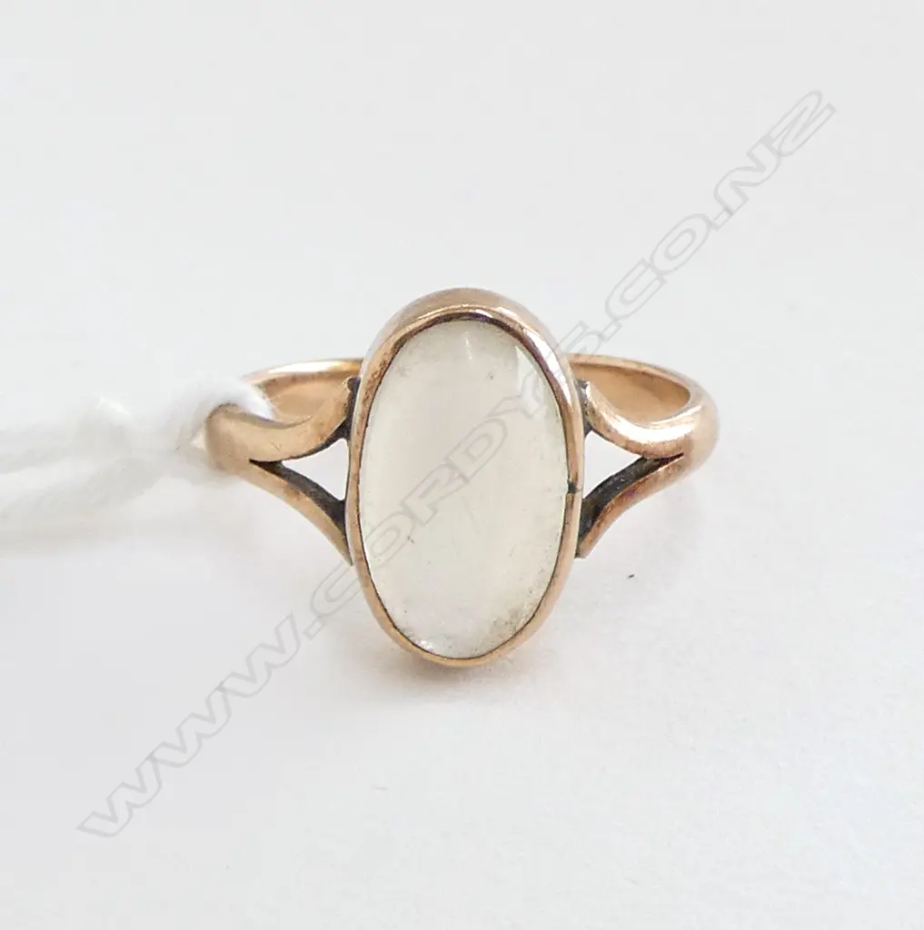 Early 20thC rose GOLD & MOONSTONE RING 2gms SIZE K Image 1++