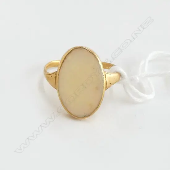 OLD 18ct YELLOW GOLD WHITE OPAL RING abraded top 2.6gms SIZE O