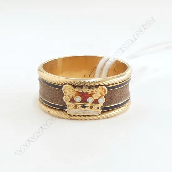 ANTIQUE 15ct GOLD MOURNING RING with band of hair plait & enameled crown dated 1815 fine rope border 3.9gms SIZE M1/2