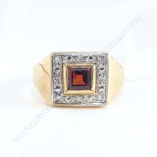 9ct GOLD DIAMOND & square cut  GARNET  SIGNET TYPE RING 8.44gms SIZE V