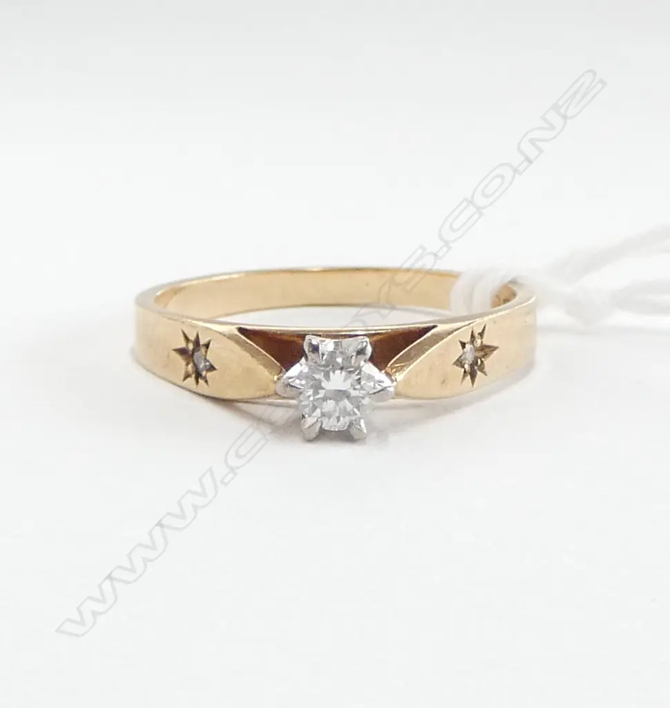 9ct GOLD & DIAMOND SOLITAIRE VINTAGE RING 2.3gms SIZE N Image 1++