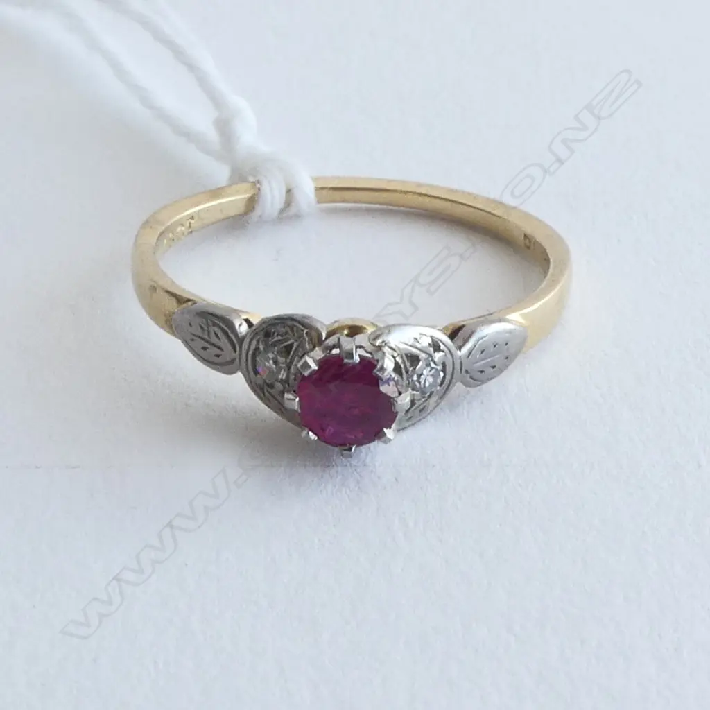 18CT GOLD VINTAGE RUBY & DIAMOND RING 2.62gms SIZE P Image 1++