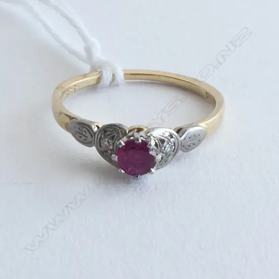 18CT GOLD VINTAGE RUBY & DIAMOND RING 2.62gms SIZE P