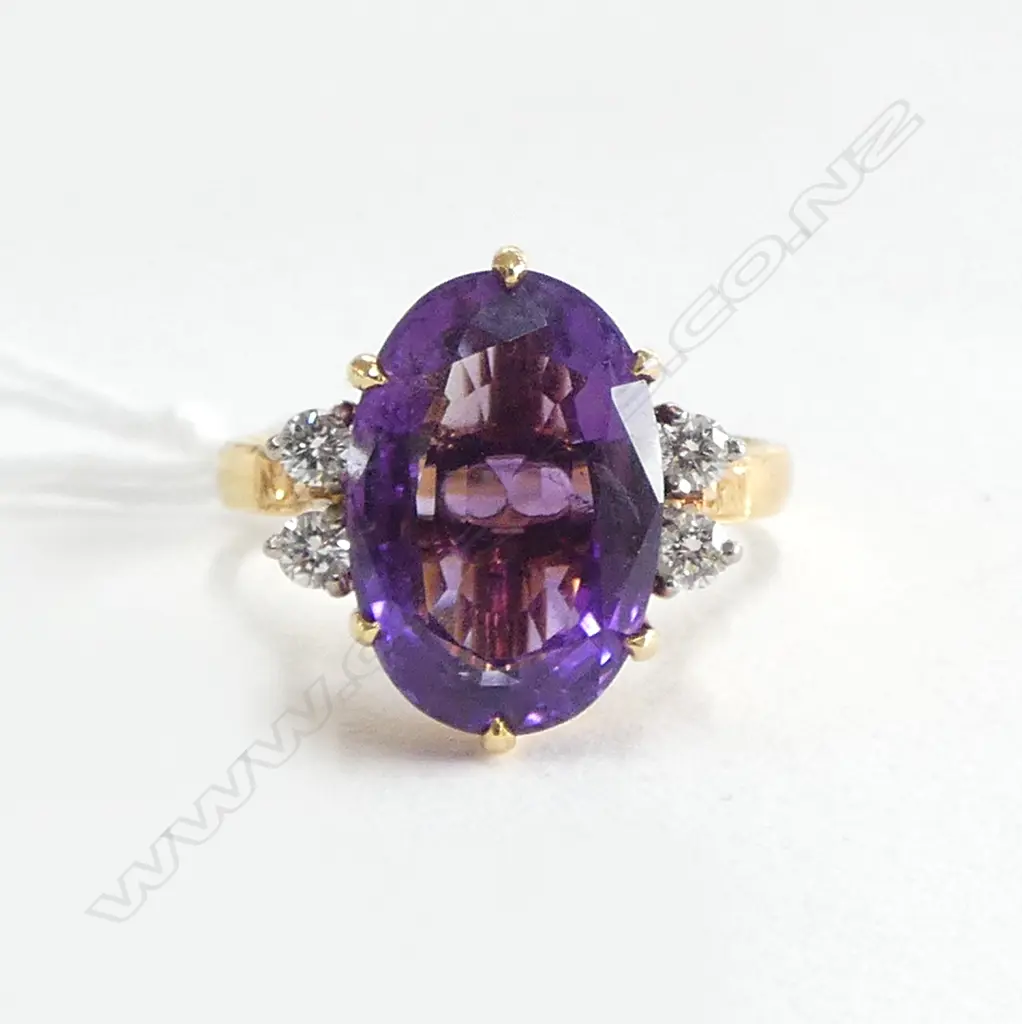 18ct GOLD LGE AMETHYST & 4 modern brilliant cut DIAMOND RING 5.9gms SIZE R1/2 Image 1++
