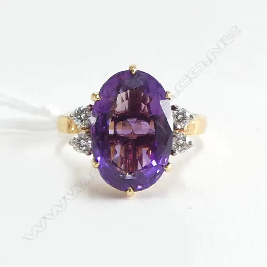 18ct GOLD LGE AMETHYST & 4 modern brilliant cut DIAMOND RING 5.9gms SIZE R1/2