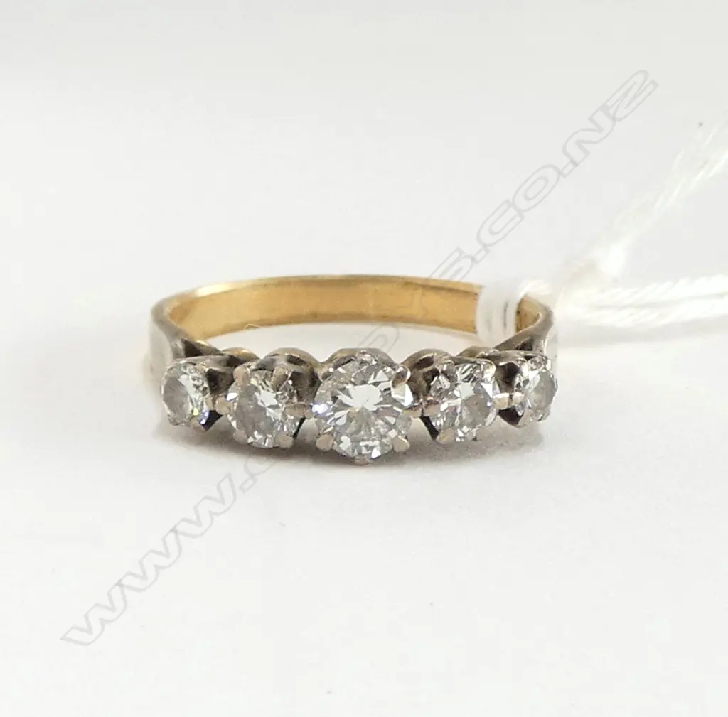 VINTAGE 18ct GOLD & 5 STONE DIAMOND RING 3.2gms SIZE M1/2 (Some wear to end claws) Image 1++