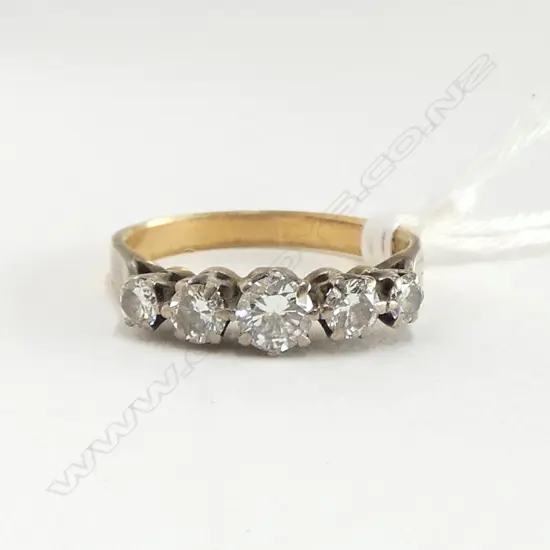 VINTAGE 18ct GOLD & 5 STONE DIAMOND RING 3.2gms SIZE M1/2 (Some wear to end claws)