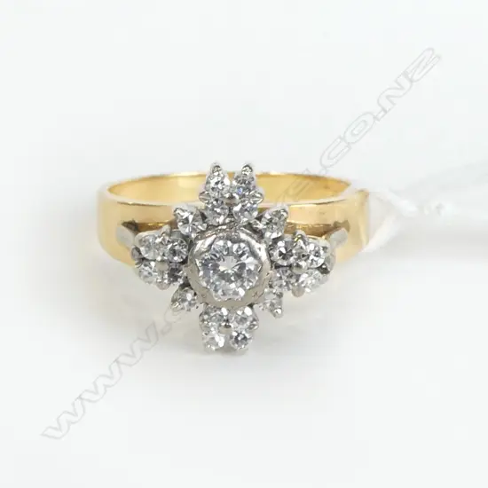 18ct GOLD & DIAMOND 20 DIAMOND CLUSTER RING w valuation. 4.64gms TDW. 0.25ct SIZE N