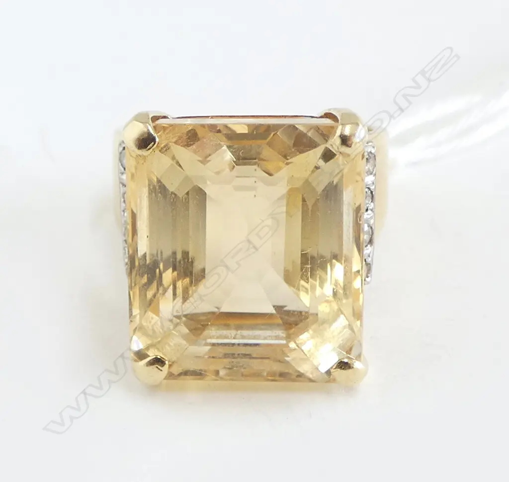 STYLISH retro VINTAGE 14ct GOLD LARGE CITRINE & 8 DIAMOND DRESS RING 12gms tiny chip to stone edge SIZE N? Image 1++