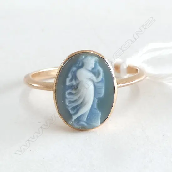 9CT CAMEO RING IN ORIG. BOX 2.3grms SIZE R