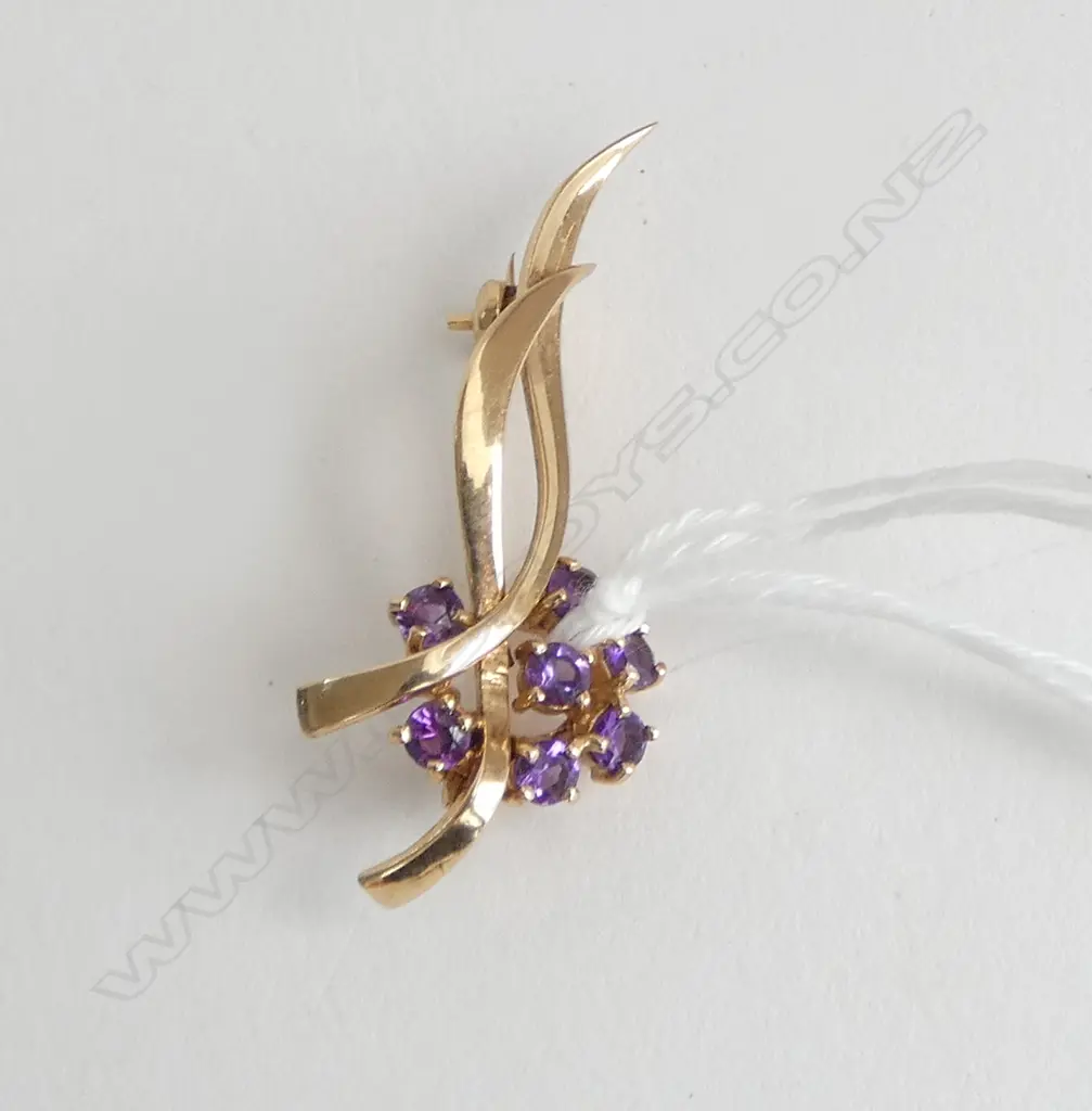 9ct GOLD & AMETHYST SPRAY BROOCH 3.1gms Image 1++