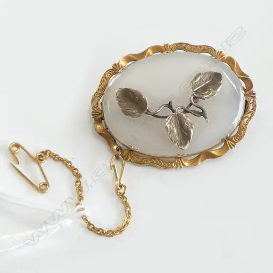 C1900 15ct GOLD & AGATE BROOCH 9.6gms